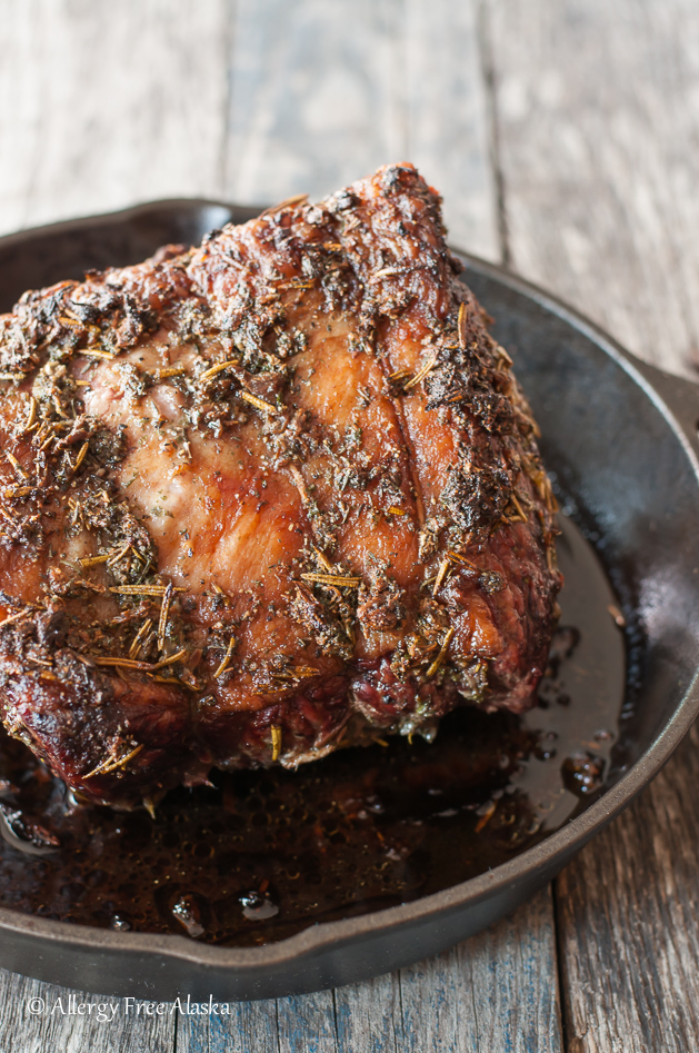 whole cooked bottom round roast sitting in pan with juices