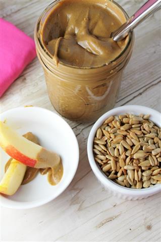 Homemade-sunflower-seed-butter (Small)