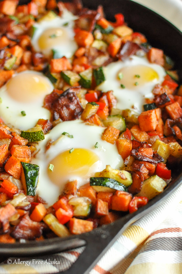 Bacon, Egg, and Potato Breakfast Skillet (+VIDEO) - The Girl Who